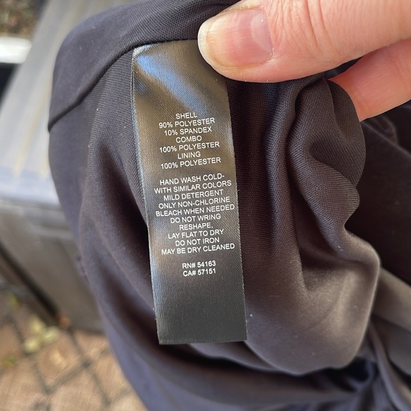 Jessica Howard - Women's Rosette Waterfall-Ruffle Gown Missy Size 6 - Picture 14 of 16